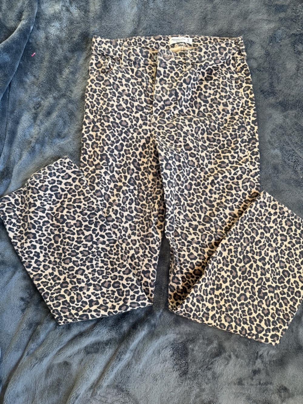Abercrombie & Fitch Leopard-Print 90s high rise relaxed jean - Picture 4 of 6